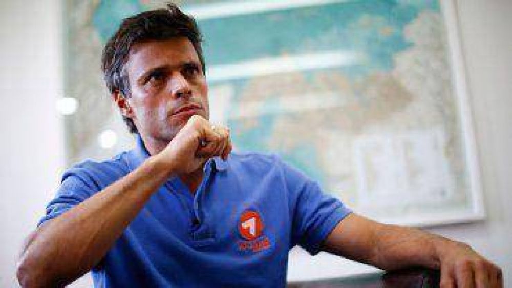 Leopoldo L�pez salud� a los familiares de los fallecidos 