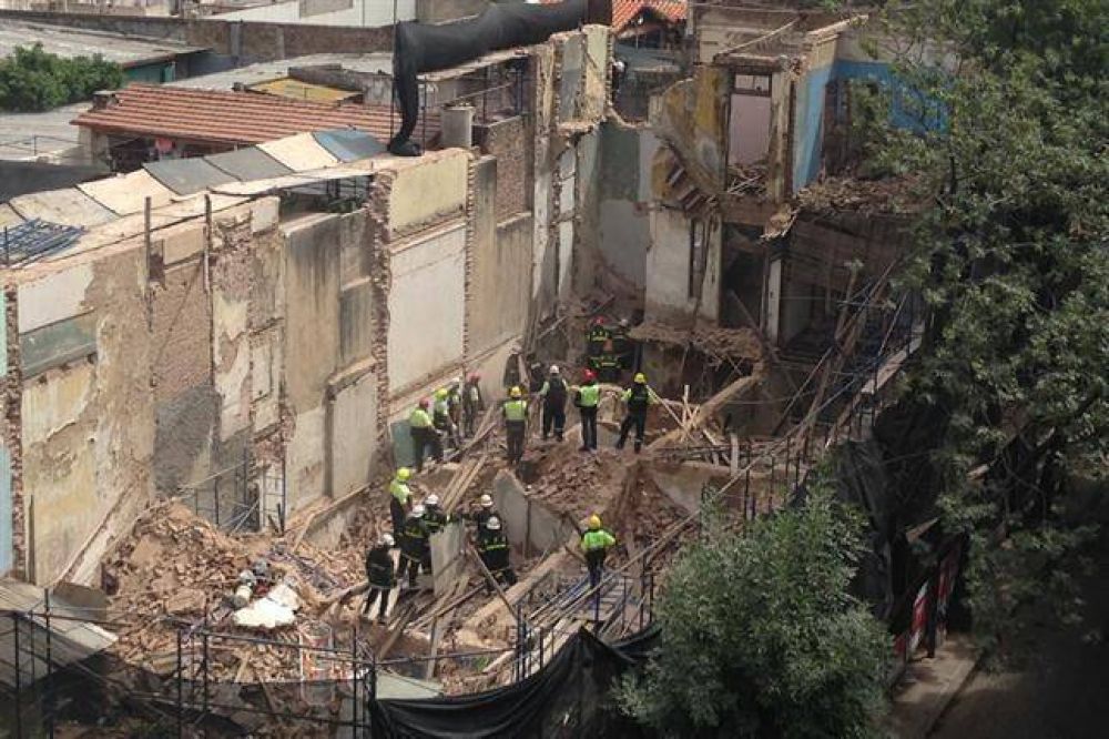 Una persona muri� por el derrumbe de una obra en Balvanera