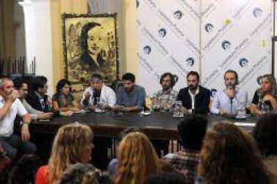 Inscripci�n online: legisladores pedir�n la interpelaci�n a Bullrich