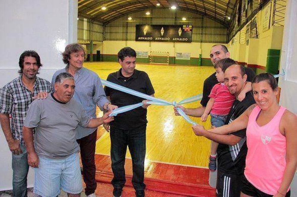 El Club Vilo inaugur� una renovada cancha de handball con Jorge Macri