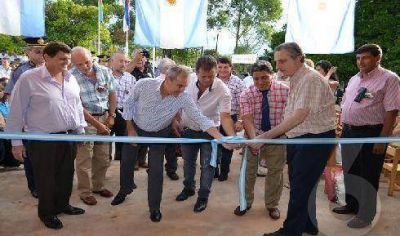 Passalacqua inaugur� la ampliaci�n de una escuela rural de San Vicente