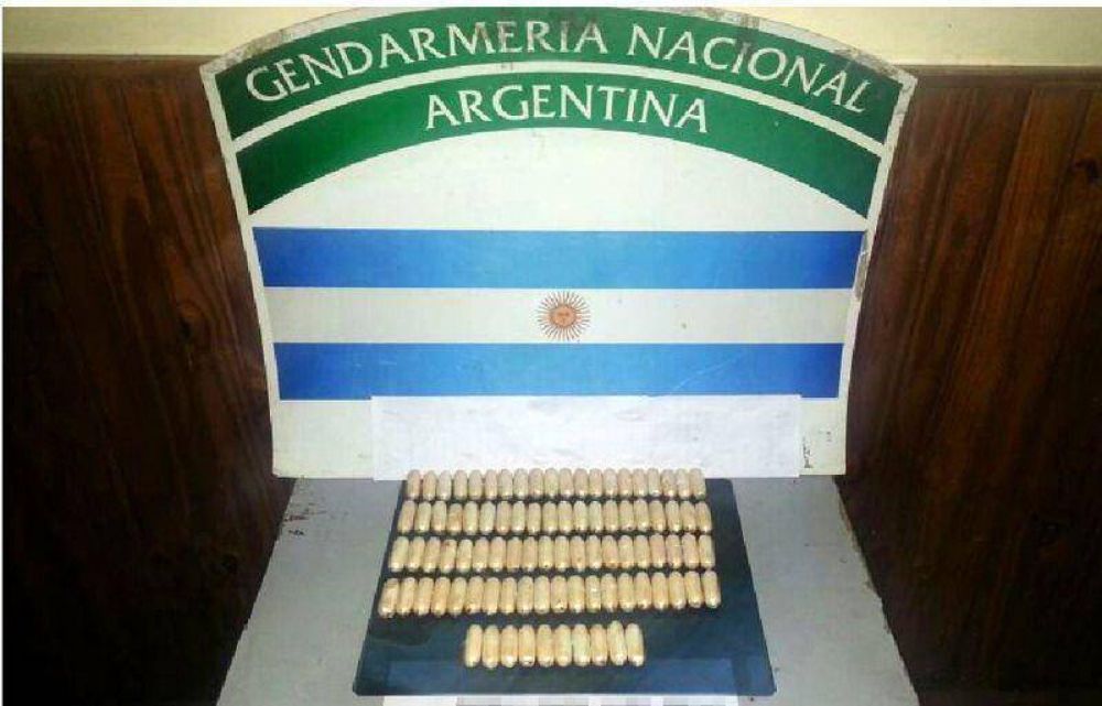 Detuvieron a extranjero que tra�a 90 c�psulas de coca�na