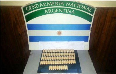 Detuvieron a extranjero que tra�a 90 c�psulas de coca�na