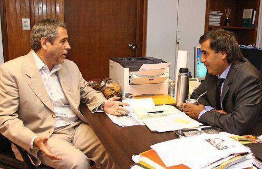 Jorge Ferraresi y Eduardo Aparicio evaluaron la marcha de los programas sociales en Avellaneda