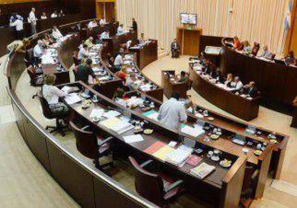 Diputados y empleados legislativos cobrar�n 2.000 pesos de aumento 