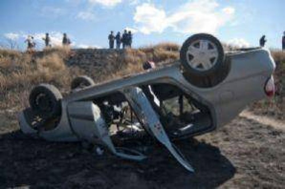 Vuelco fatal en la ruta 22: Falleci� una neuquina