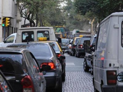 Piden m�s playas de estacionamiento e inspectores en el centro rosarino
