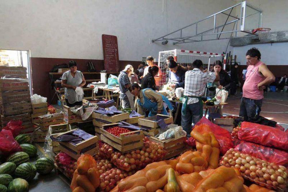 Mucha gente compr� frutas y verduras a precios populares