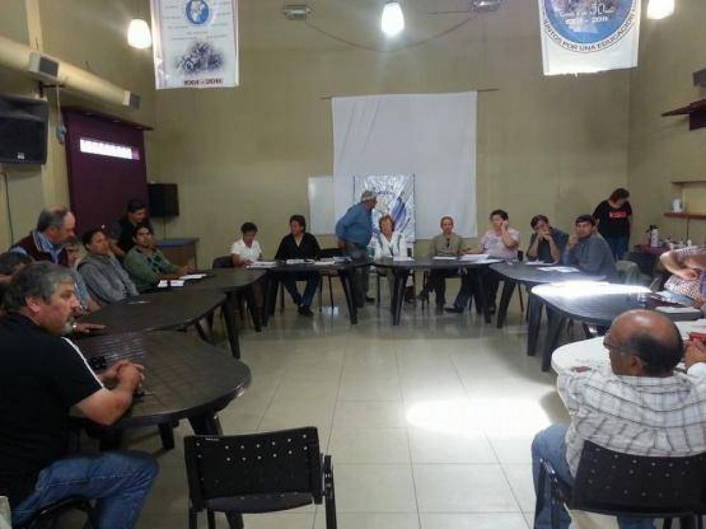 El Obispo lleg� para acompa�ar el reclamo por el agua