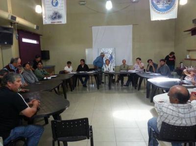 El Obispo lleg� para acompa�ar el reclamo por el agua