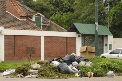 Otra vez, la basura se queda en las calles