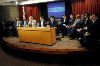 Insfr�n estuvo en el acto donde se anuncio acuerdo con Repsol por la expropiaci�n argentina de YPF
