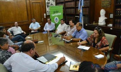 Docentes: la paritaria nacional pas� al lunes y sigue hoy la discusi�n provincial