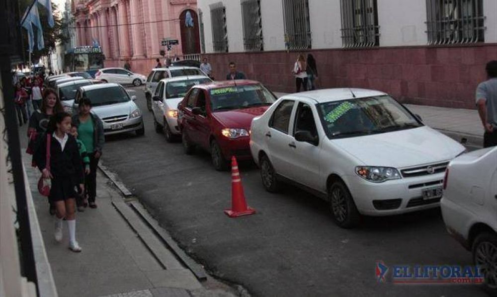 Remises: tras una ca�da de hasta un 50% en la demanda, apuestan al regreso a las aulas