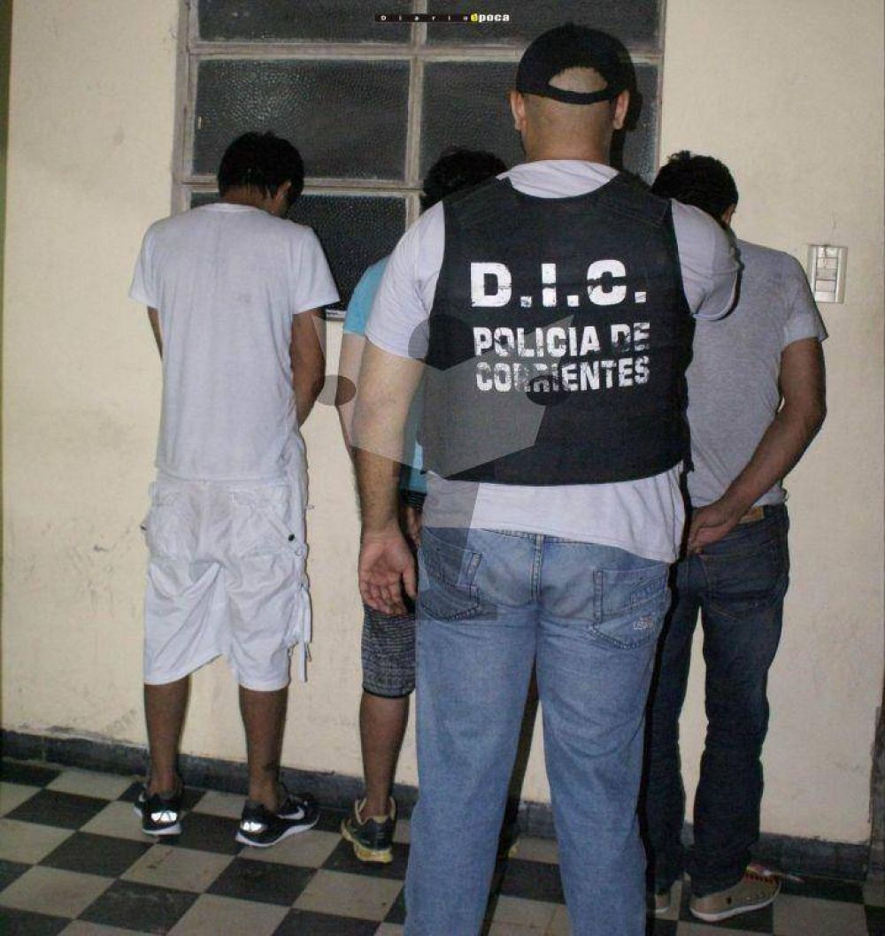 Demoran a 3 hombres que iban en un auto robado en C�rdoba