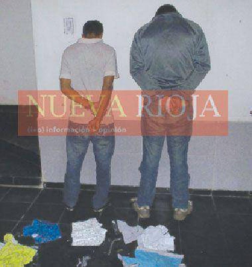 Dos detenidos cuando robaban en un s�per de Cochangasta
