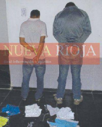 Dos detenidos cuando robaban en un s�per de Cochangasta