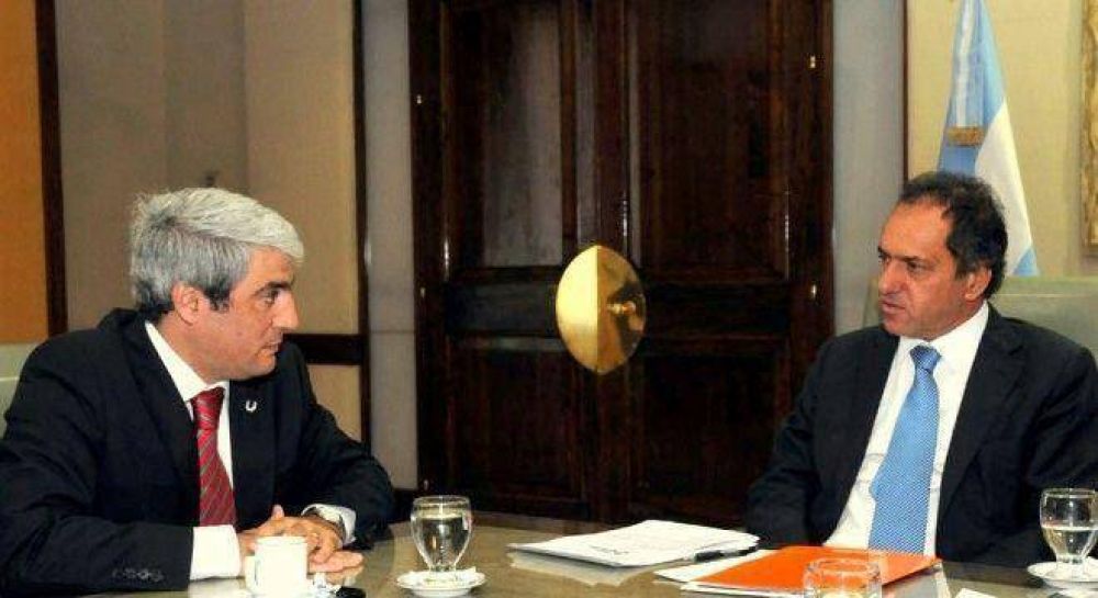 Navarro empioja a Scioli, al interbloque K y arremete contra Nuevo Encuentro