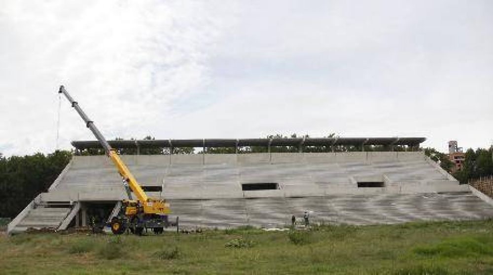 �Tierra de campeones� ya tiene una tribuna m�s montada