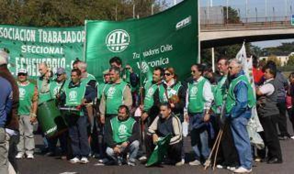 La CTA bonaerense corta la Autopista Buenos Aires - La Plata