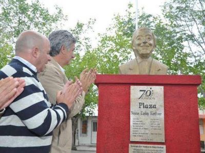 Colocaron un busto de N�stor Kirchner en honor a su natalicio