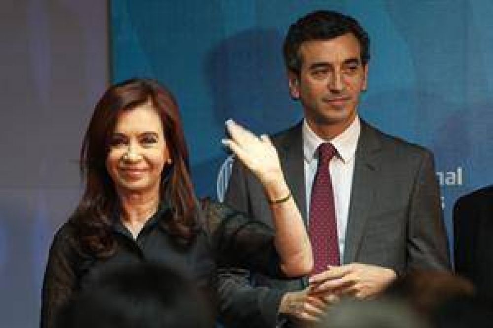 Cristina Kirchner se baj� de un acto con Florencio Randazzo y permanece en Olivos
