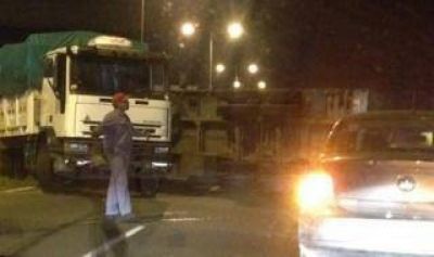 Panamericana: Corte total por vuelco de cami�n y choque m�ltiple en ramal Campana