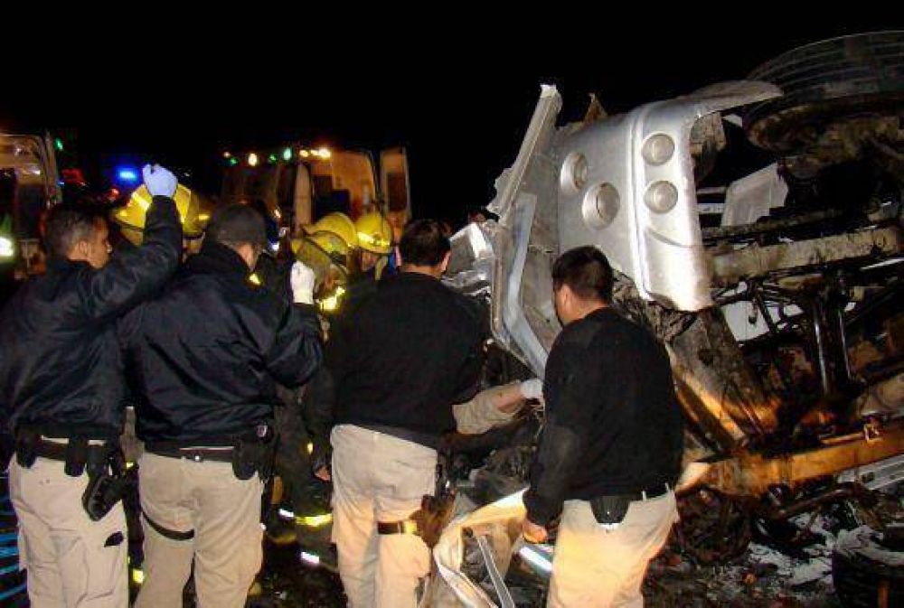 Choque y vuelco de un cami�n: dos heridos