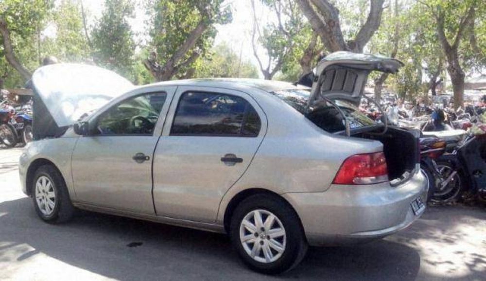 Transporte retuvo un remis clandestino