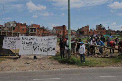 Toma de terrenos: �El gobierno porte�o incumple la ley�