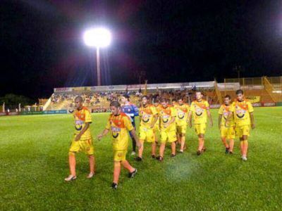 Crucero perdi� ante Sarmiento sobre el final por un error defensivo
