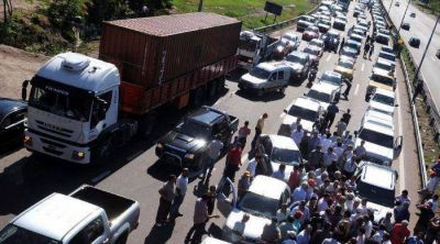 Sin respuestas, hoy viticultores del Este repiten camionetazo