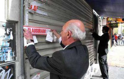 Clausuran comercios y distribuidora por irregularidades en venta de alcohol