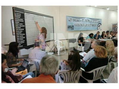 Los docentes definen si aceptan o no la oferta salarial del gobierno