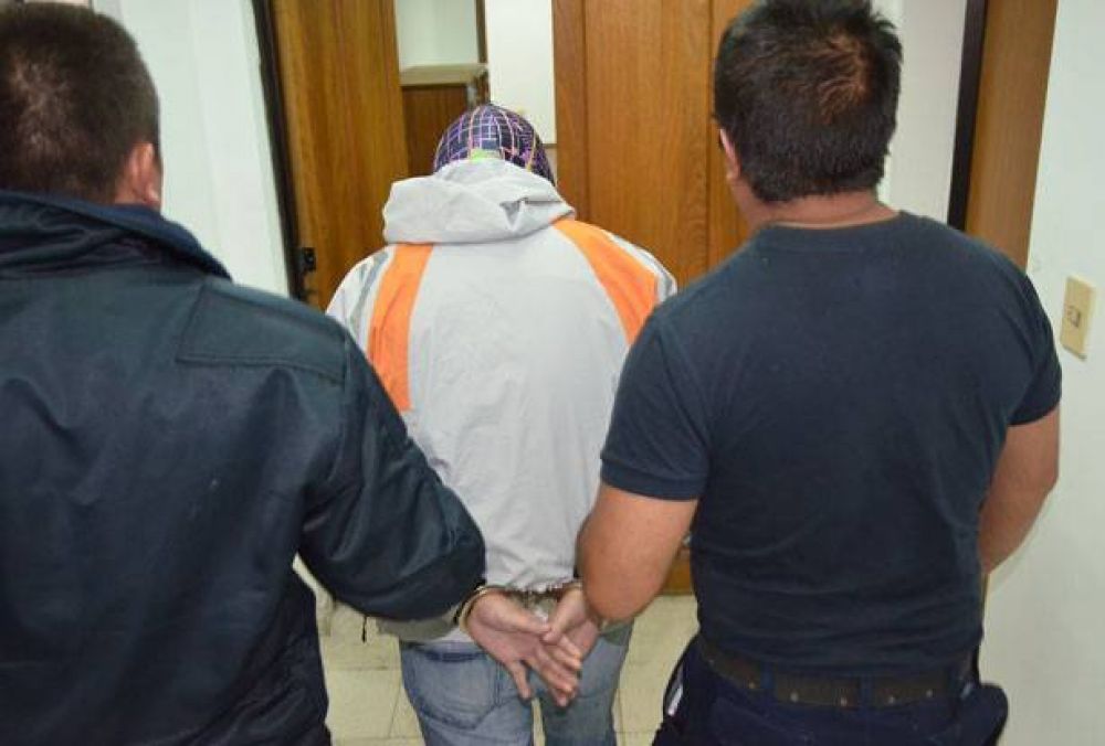 Detuvieron a otro polic�a por balear a un joven en la cara