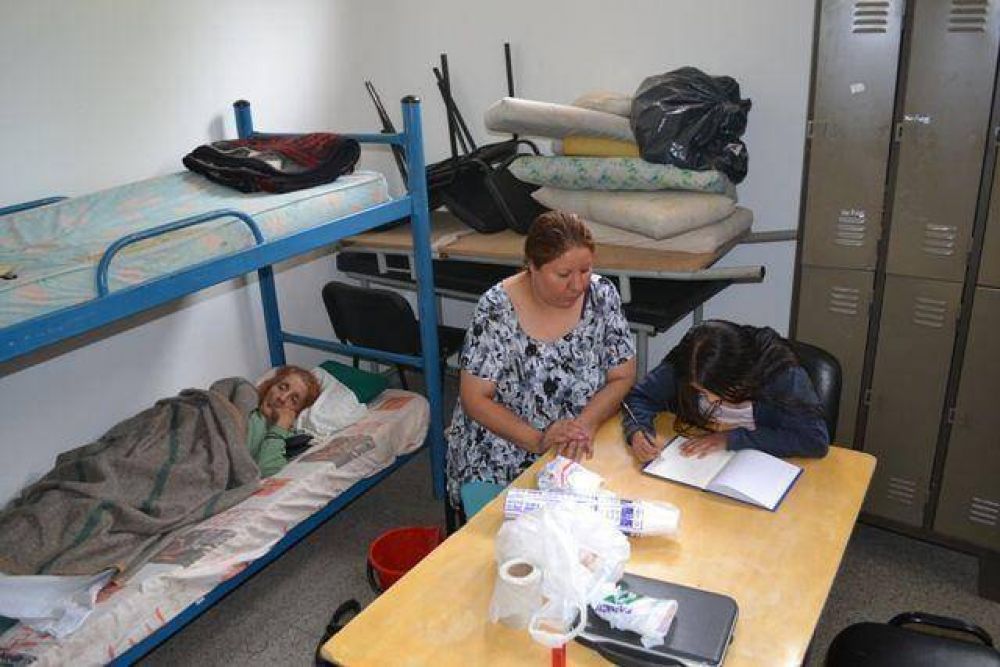 La lluvia destruy� dos casas de adobe y hubo que evacuar a una familia
