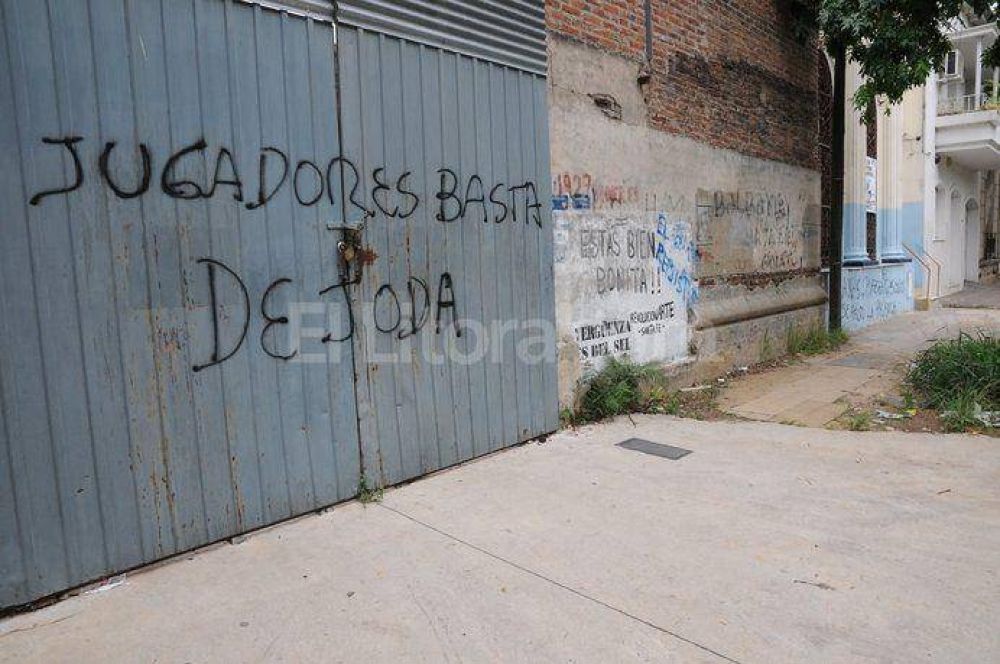 Aparecieron pintadas contra los jugadores y dirigentes de Uni�n