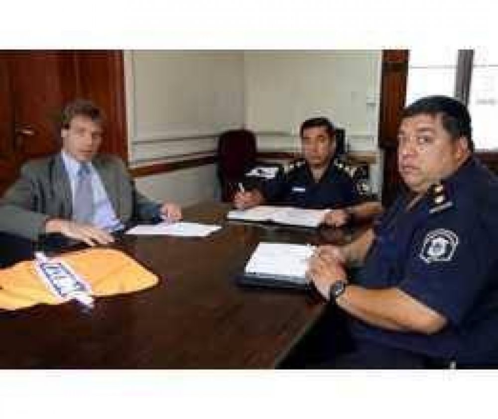 Mateucci recibi� a c�pula policial  