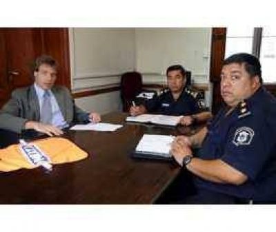Mateucci recibi� a c�pula policial  