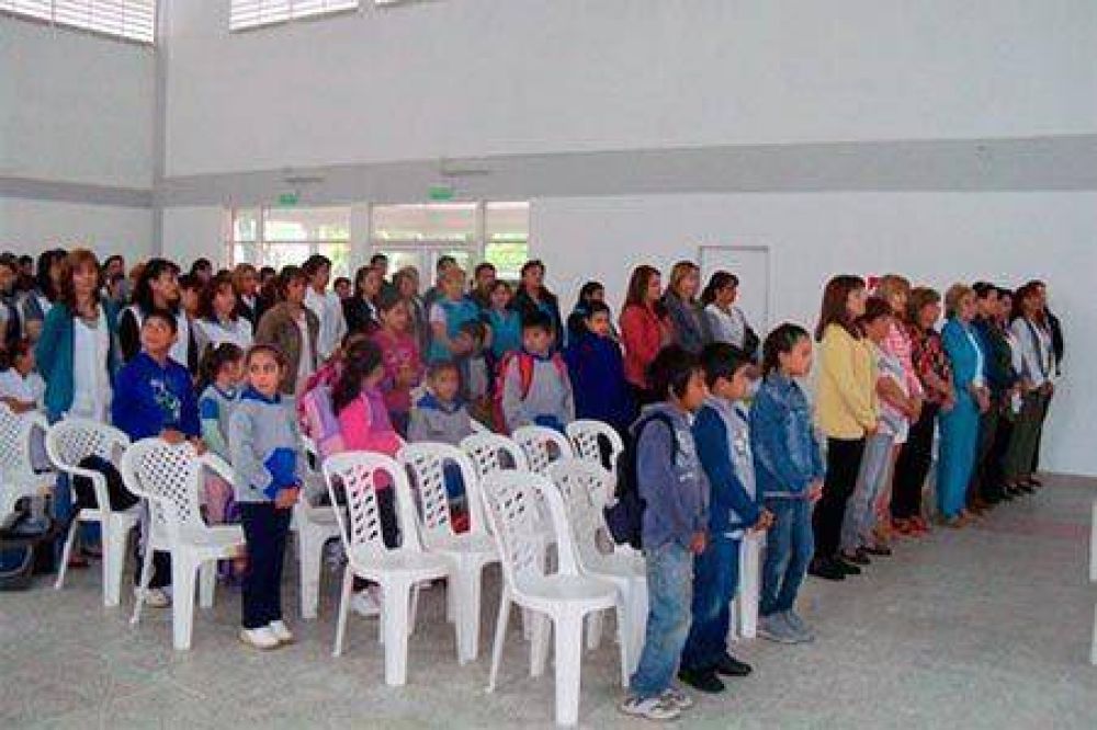 Villa Angela: Pol�mico inicio de clases