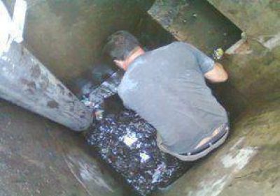 Contin�a la limpieza de desag�es pluviales