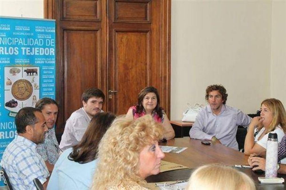 La Intendente de Carlos Tejedor se reuni� con el titular de Anses