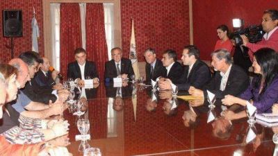 Lanzan �tours� para promover la compra legal, segura y econ�mica