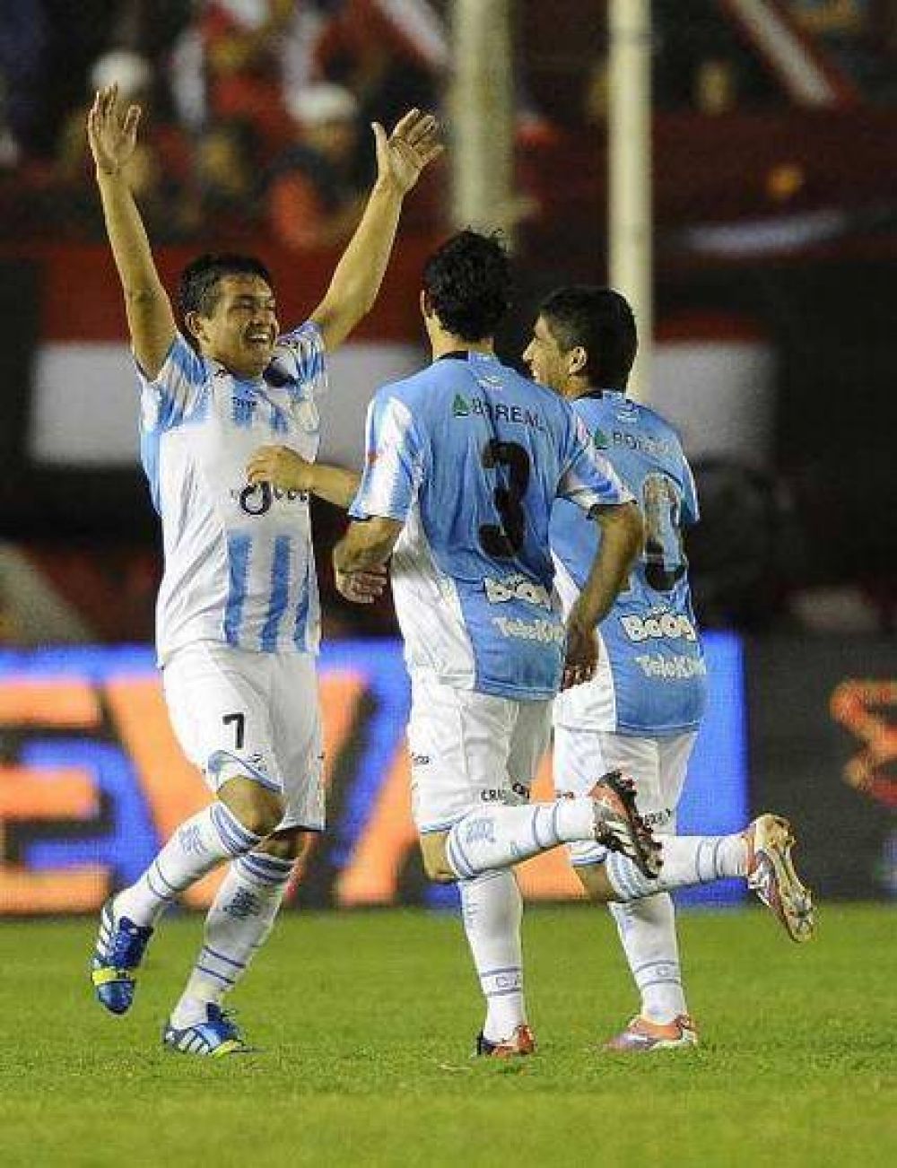 Atl�tico Tucum�n "derriti� el infierno" Rojo