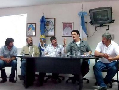 Autoridades se re�nen como Comit� de Operaciones de Emergencia en Caleta Olivia