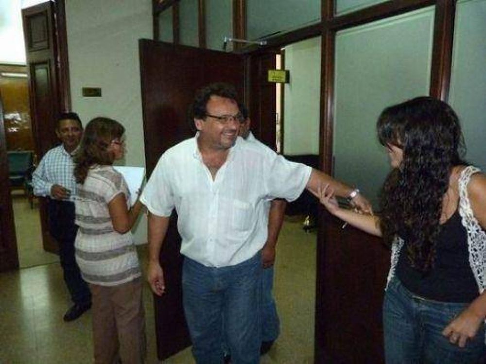 Con la mira en Naci�n, docentes ser�n recibidos hoy en Hacienda