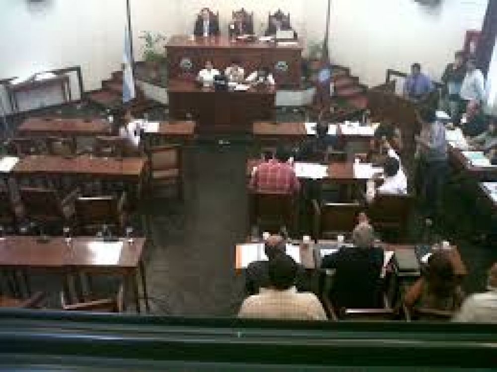 Humo negro en el Concejo Deliberante de Salta