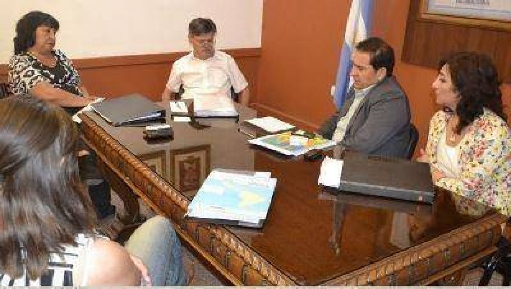 PONEN PALOS EN LA RUEDA