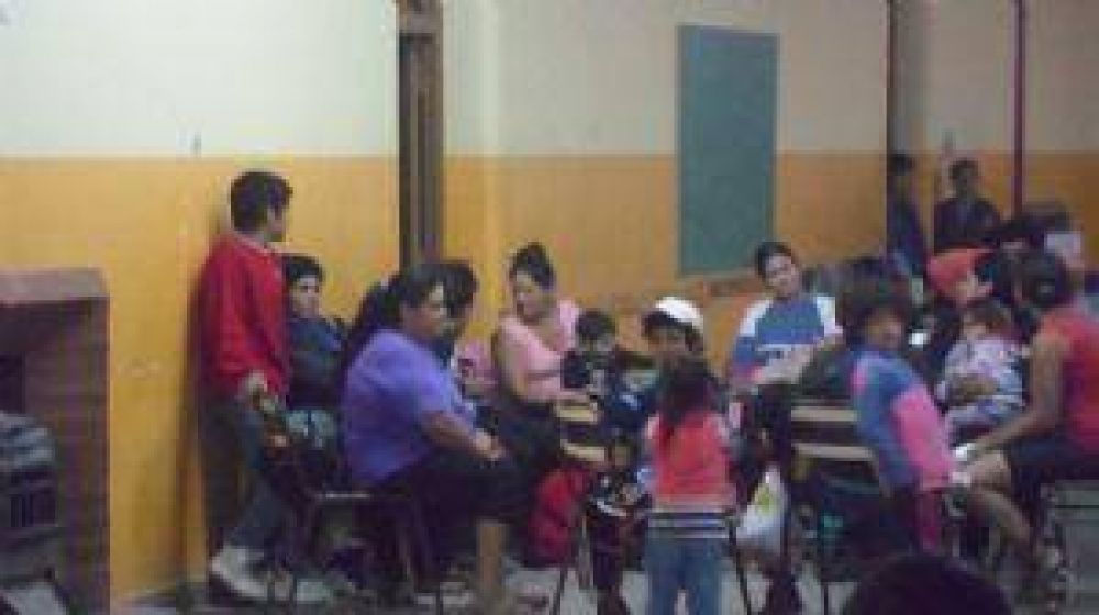 Salud P�blica insiste en la prevenci�n para evitar enfermedades en su operativo de emergencia