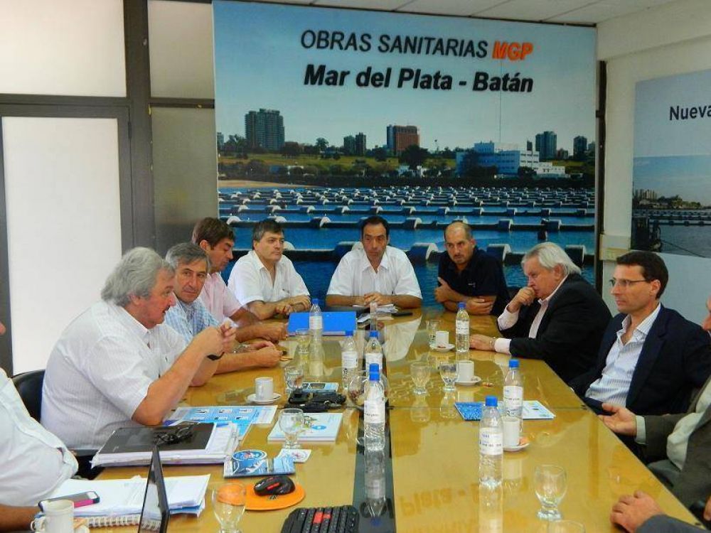 El secretario de servicios p�blicos provincial se reuni� con autoridades de OSSE para conocer la evoluci�n de la empresa sanitaria municipal